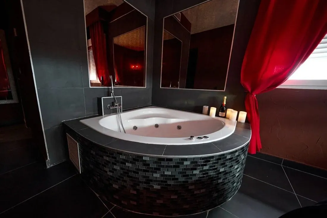 Gran Suite con jacuzzi · 1/4