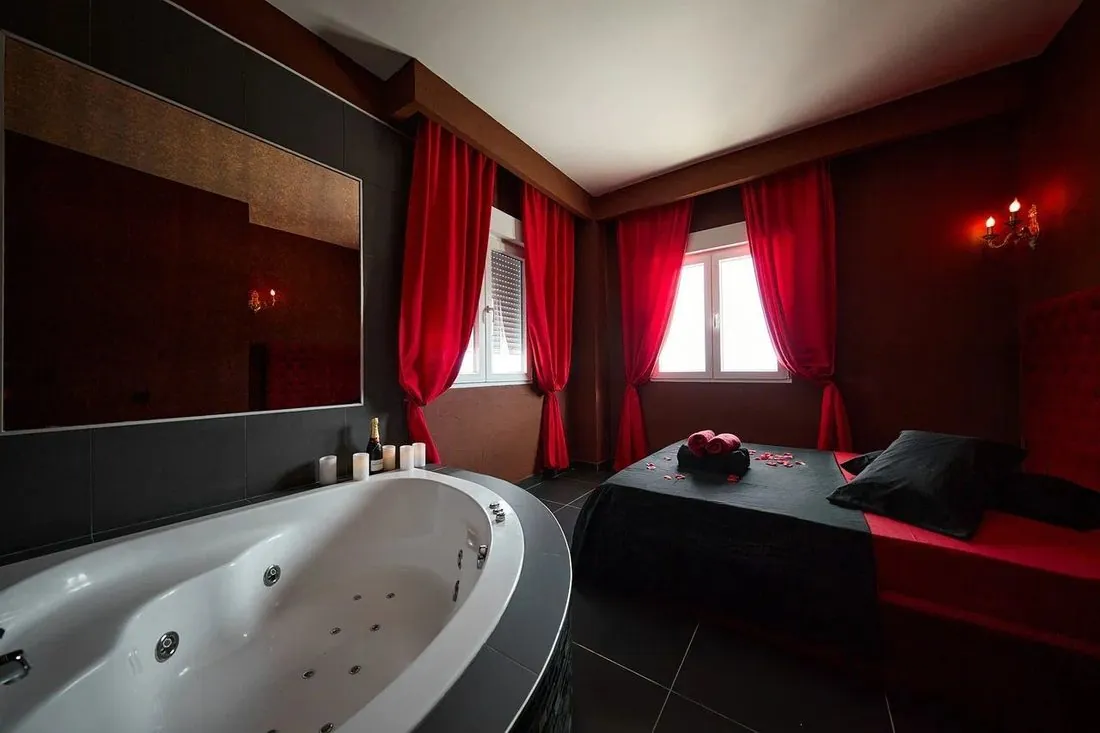Suite con jacuzzi · 1/3