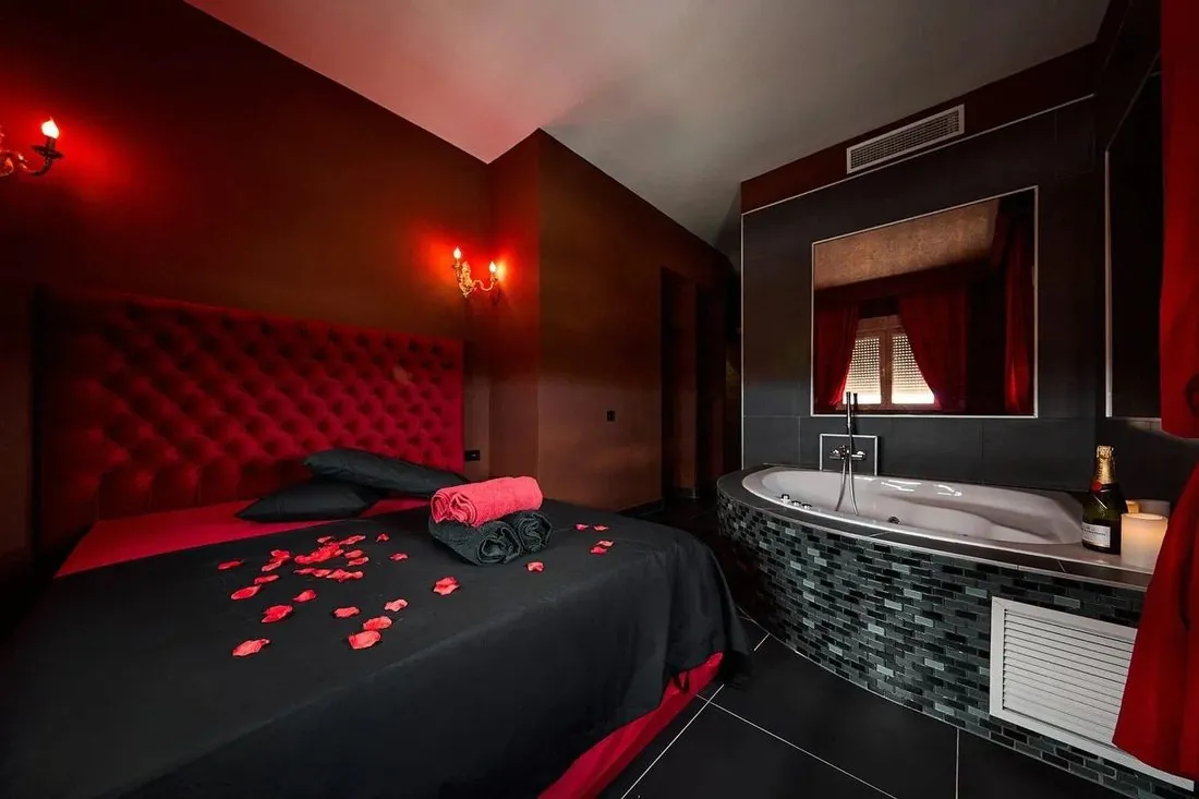 Suite con jacuzzi · 2/3