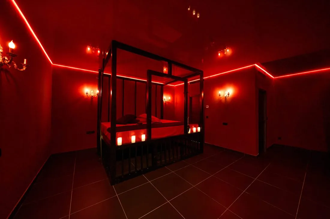 Suite Temática con jacuzzi · 1/3